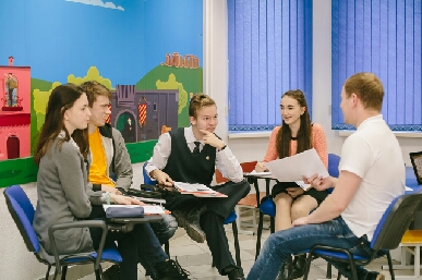  Students In A Foreign Language School