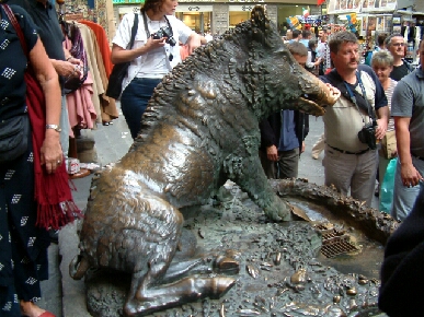 Скульптура поросенка "Порчеллино" во Флоренции-Il_Porcelino_sculpture_in_florence
