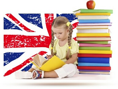 девочка учит английский язык по многим книгам-little_girl_learning_english_from_many_books